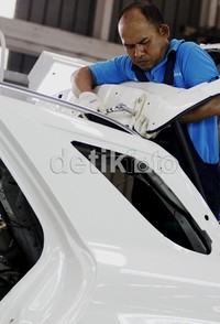 Tapi jika semuanya sudah berjalan dengan lancar maka kapasitas produksinya akan menjadi 15 unit per hari.