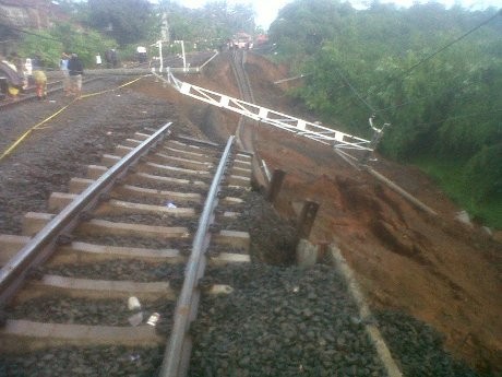 PT KAI: 30 Jadwal Kereta Dibatalkan Akibat Longsor di Cilebut