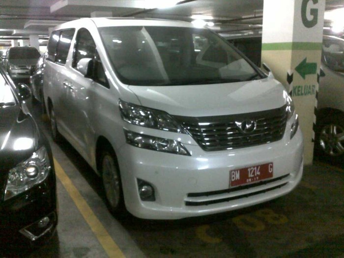 Punya Pejabat Siapa Ini? Vellfire Berpelat Merah