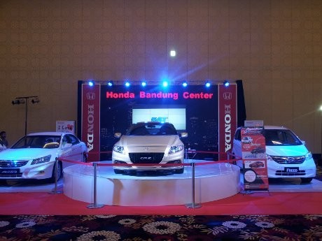 Mobil Sport Hybrid Honda Menyapa Bandung