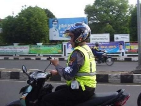 10 Perilaku Pengendara Motor yang Harus Diubah 10 Perilaku Pengendara Motor yang Harus Diubah