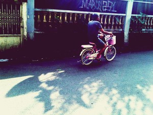 Kakek dan Speda Pink
