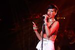 Konser Penuh Enerji 777 Rihanna