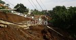 Tanah Longsor, Rel KA Ambles di Cilebut
