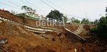 Tanah Longsor, Rel KA Ambles di Cilebut