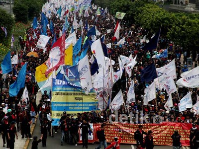 Puluhan Ribu Buruh Kuasai Sudirman-Thamrin