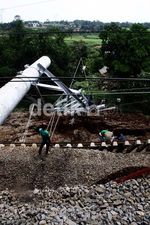 Rel KA yang Ambles Mulai Diperbaiki