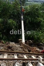 Rel KA yang Ambles Mulai Diperbaiki