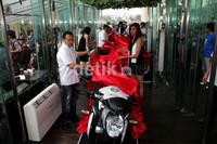 Pecinta motor gede di Indonesia semakin terpuaskan dengan kehadiran ketiga motor asal Italia tersebut. Harga relatif tinggi, namun dengan performa dashyat bukan persoalan bagi mereka yang mencintainya. Untuk Mv Agusta Brutale 675 dijual Rp 245 juta, Supersport F3 Rp 325 juta dan F4 RR Rp 495 juta on the road Jakarta.