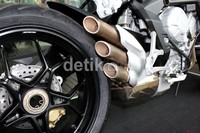 MV Agusta Brutale 675 disokong dengan knalpot 3 muffler. Suara yang menggelegar bakal menarik perhatian banyak orang. MV Agusta Brutale 675 memiliki jarak antara stang, tanki, dan jok yang lebih pendek dari motor-motor Eropa lainnya. Hal ini membuat penggunanya tidak akan cepat merasa pegal untuk perjalanan dalam kota maupun jarak jauh.