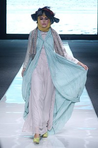 Nuniek Mawardi Ne(w) Verland. Jakarta Fashion Week 2013 at Plaza Senayan. Jakarta. [Foto: Mohammad Abduh/Wolipop]
