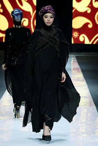 Merry Pramono Woman In Black. Jakarta Fashion Week 2013 at Plaza Senayan. Jakarta. [Foto: Mohammad Abduh/Wolipop]