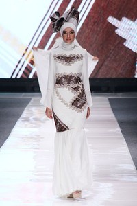 Adhie & Alie Lipa SaBe to Mandar. Jakarta Fashion Week 2013 at Plaza Senayan. Jakarta. [Foto: Mohammad Abduh/Wolipop]