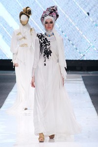 Adhie & Alie Lipa SaBe to Mandar. Jakarta Fashion Week 2013 at Plaza Senayan. Jakarta. [Foto: Mohammad Abduh/Wolipop]