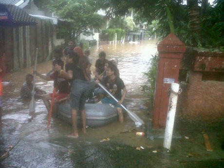 Ketinggian Air di Kompleks IKPN Bintaro Masih 1 Meter