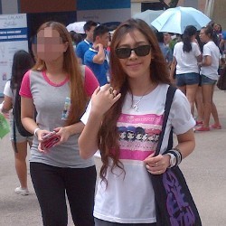 Nge-fans SNSD, Zahra Jasmine Nonton Konser SM Town di Singapura