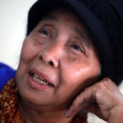 Aty Kanser, Bersinar Setelah 40 Tahun Berkarier