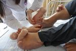 Bocah Laki-laki dengan Kaki Raksasa