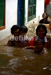 Banjir tersebut mencapai 2 meter. Ramses/detikcom.