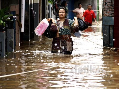 Banjir Kedoya Selatan Capai 2 Meter