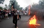 Pendemo Anti Israel Bakar Bendera AS di Jakarta