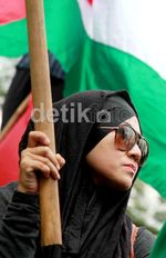 Wajah-wajah Cantik Nyempil di Pendemo Anti AS