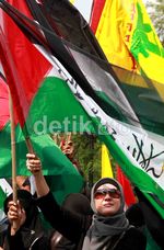 Wajah-wajah Cantik Nyempil di Pendemo Anti AS