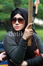 Wajah-wajah Cantik Nyempil di Pendemo Anti AS