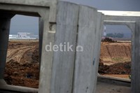 Dengan semakin banyaknya pembangunan pabrik, kawasan Delta Mas Cikarang pun terus memperluas sarana insfrastruktur jalan.