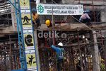 Menantang Ketinggian Demi Keluarga
