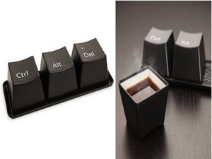 Wah, Uniknya Gelas Berbentuk Keyboard Komputer!