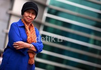 Memang, kalau dibanding aktris-aktris senior lainnya seperti Mieke Wijaya, Nany Wijaya, ataupun Yati Octavia,  nama Aty mungkin tak terlalu populer.