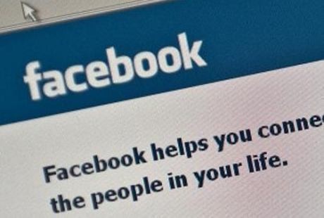 Wuih! Main Facebook dan Beli iPhone Bikin Lansia Awet Muda