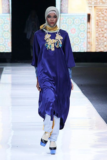 Ronald V. Gaghana Elements. Jakarta Fashion Week 2013 at Plaza Senayan. Jakarta. [Foto: Mohammad Abduh/Wolipop]