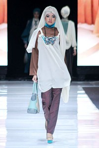 Monica Jufry The Bussy Pretty. Jakarta Fashion Week 2013 at Plaza Senayan. Jakarta. [Foto: Mohammad Abduh/Wolipop]