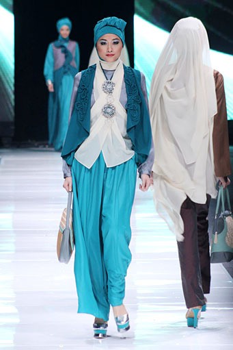 Monica Jufry The Bussy Pretty. Jakarta Fashion Week 2013 at Plaza Senayan. Jakarta. [Foto: Mohammad Abduh/Wolipop]