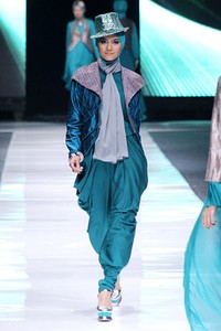 Monica Jufry The Bussy Pretty. Jakarta Fashion Week 2013 at Plaza Senayan. Jakarta. [Foto: Mohammad Abduh/Wolipop]