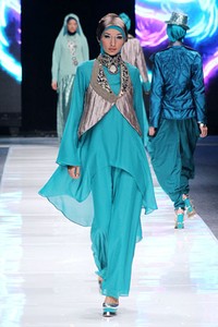 Monica Jufry The Bussy Pretty. Jakarta Fashion Week 2013 at Plaza Senayan. Jakarta. [Foto: Mohammad Abduh/Wolipop]