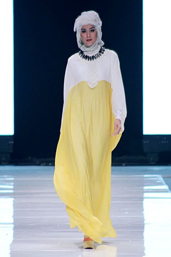 Irna Mutiara The Canary. Jakarta Fashion Week 2013 at Plaza Senayan. Jakarta. [Foto: Mohammad Abduh/Wolipop]