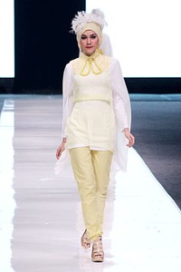 Irna Mutiara The Canary. Jakarta Fashion Week 2013 at Plaza Senayan. Jakarta. [Foto: Mohammad Abduh/Wolipop]