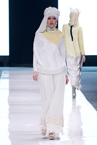 Irna Mutiara The Canary. Jakarta Fashion Week 2013 at Plaza Senayan. Jakarta. [Foto: Mohammad Abduh/Wolipop]