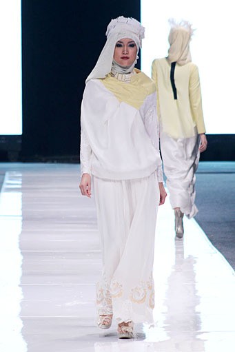 Irna Mutiara The Canary. Jakarta Fashion Week 2013 at Plaza Senayan. Jakarta. [Foto: Mohammad Abduh/Wolipop]