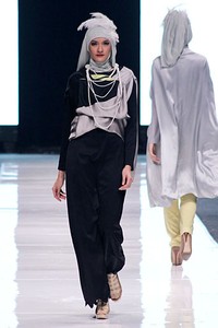 Irna Mutiara The Canary. Jakarta Fashion Week 2013 at Plaza Senayan. Jakarta. [Foto: Mohammad Abduh/Wolipop]