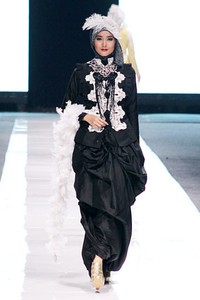 Irna Mutiara The Canary. Jakarta Fashion Week 2013 at Plaza Senayan. Jakarta. [Foto: Mohammad Abduh/Wolipop]