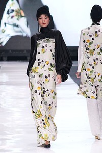 Itang Yunasz. Jakarta Fashion Week 2013 at Plaza Senayan. Jakarta. [Foto: Mohammad Abduh/Wolipop]