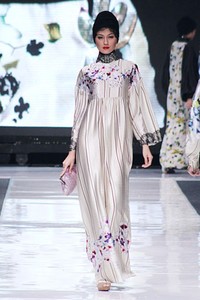 Itang Yunasz. Jakarta Fashion Week 2013 at Plaza Senayan. Jakarta. [Foto: Mohammad Abduh/Wolipop]
