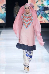 Ronald V. Gaghana Elements. Jakarta Fashion Week 2013 at Plaza Senayan. Jakarta. [Foto: Mohammad Abduh/Wolipop]