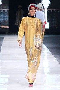 Ronald V. Gaghana Elements. Jakarta Fashion Week 2013 at Plaza Senayan. Jakarta. [Foto: Mohammad Abduh/Wolipop]