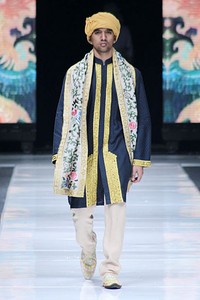 Ronald V. Gaghana Elements. Jakarta Fashion Week 2013 at Plaza Senayan. Jakarta. [Foto: Mohammad Abduh/Wolipop]