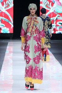 Ronald V. Gaghana Elements. Jakarta Fashion Week 2013 at Plaza Senayan. Jakarta. [Foto: Mohammad Abduh/Wolipop]